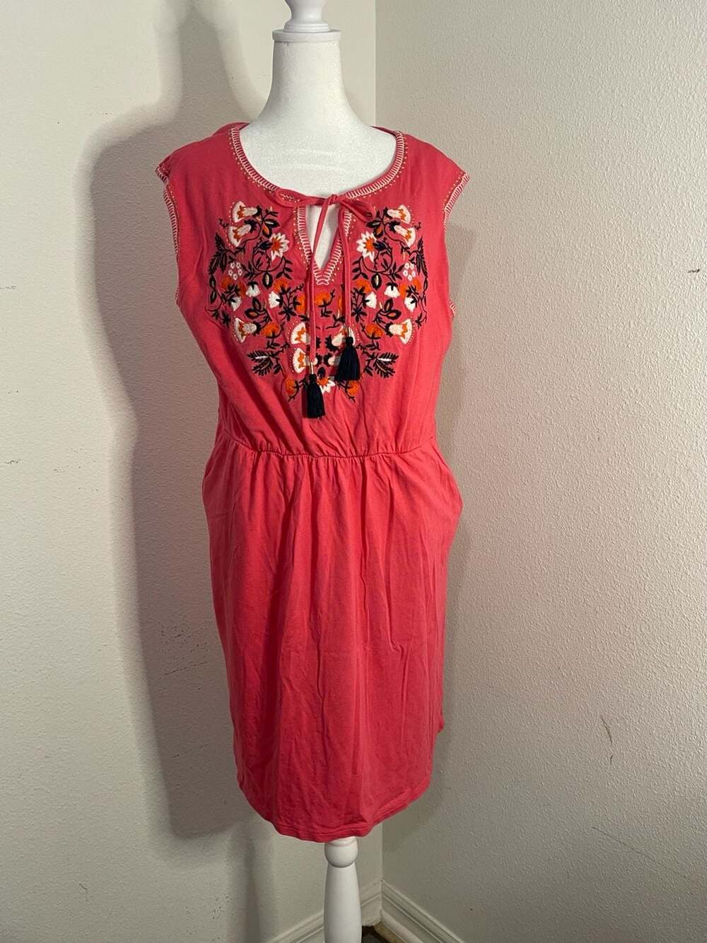 Boden Catriona Embroidered Jersey Shift Dress with Tassel Detail